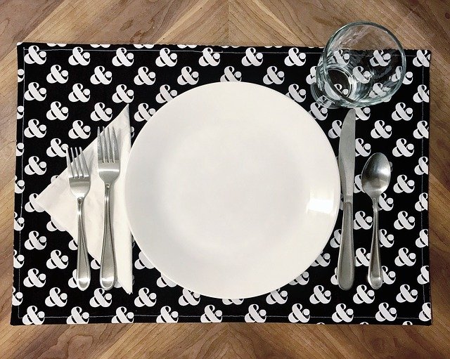 Placemats in Different Sizes, Shapes and Colors
